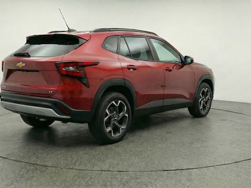 Used 2025 Chevrolet Trax LT image 9