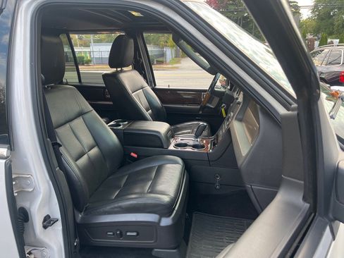 Used 2012 Lincoln Navigator L 4WD image 17