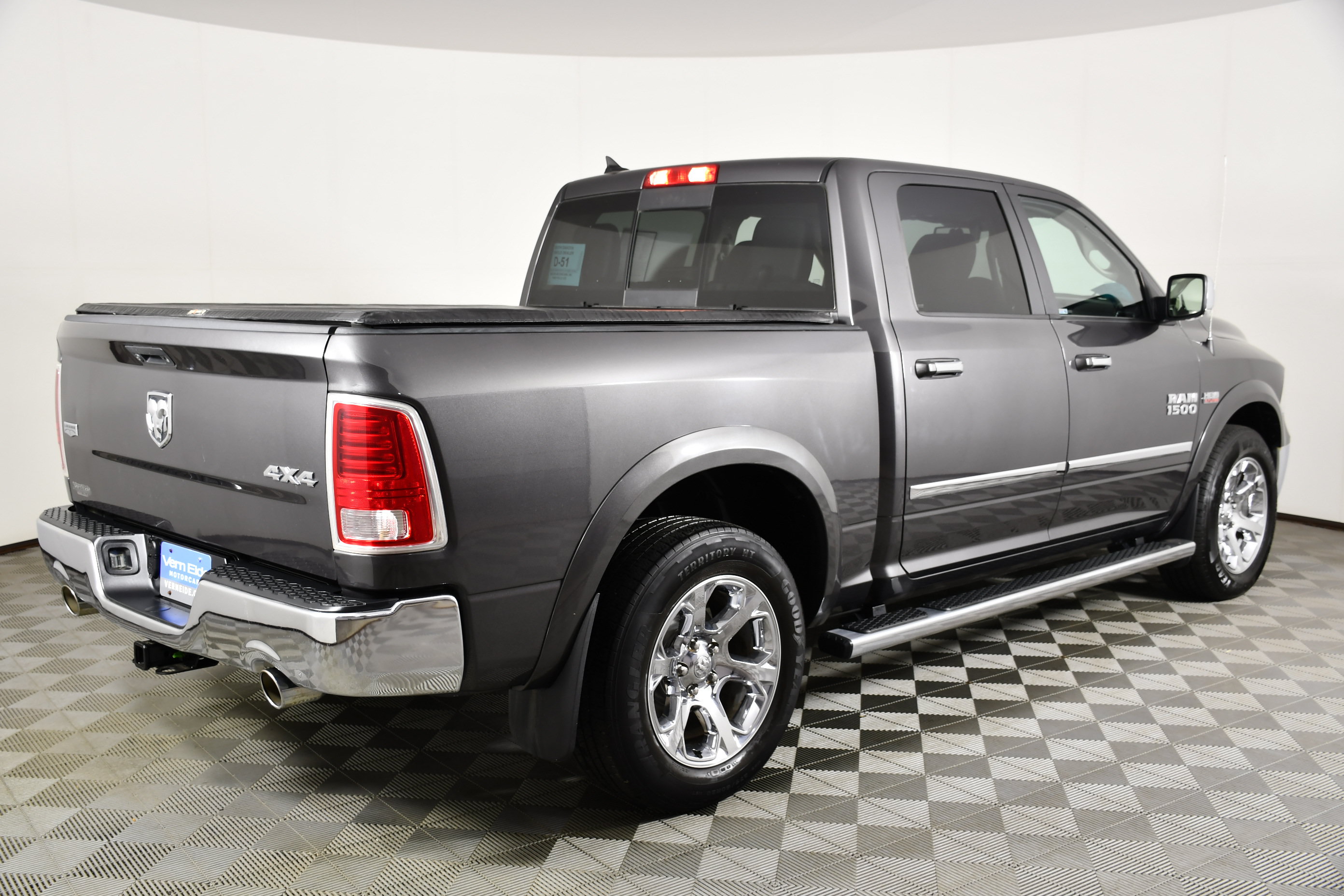 Used 2018 RAM 1500 Laramie AWD/4WD image 6