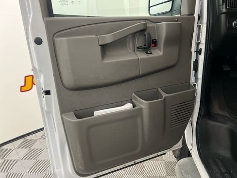 Used 2022 GMC Savana 2500 w/ Driver Convenience Package image 12