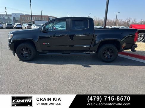 Used 2017 Chevrolet Colorado Z71 w/ Z71 Midnight Edition image 6