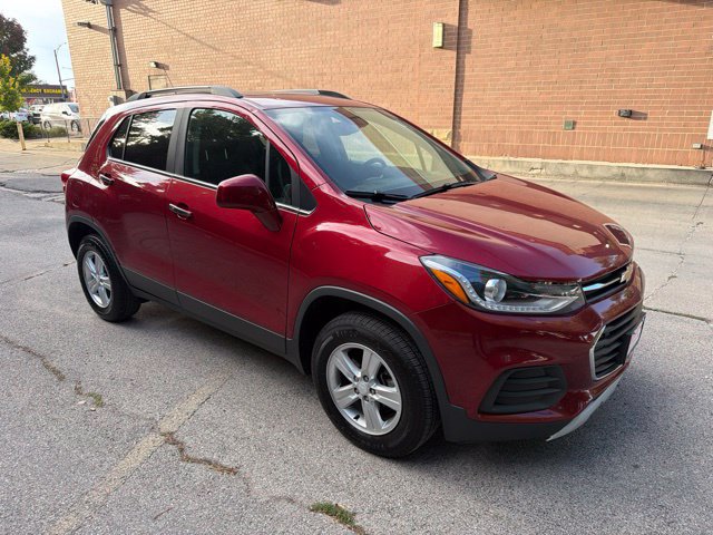 Used 2020 Chevrolet Trax LT w/ Sun & Sound Package AWD/4WD image 1