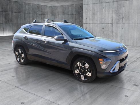 Used 2025 Hyundai Kona SEL FWD image 7