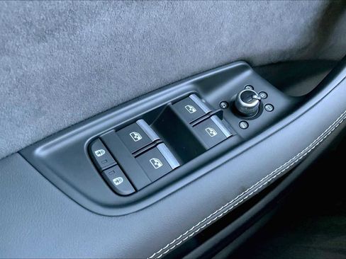 Used 2025 Audi SQ7 Premium Plus w/ Executive Package image 35