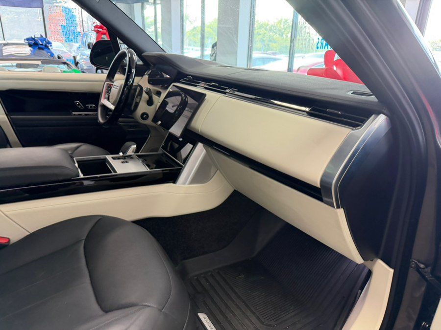 Used 2024 Land Rover Range Rover Long Wheelbase SE AWD/4WD image 57