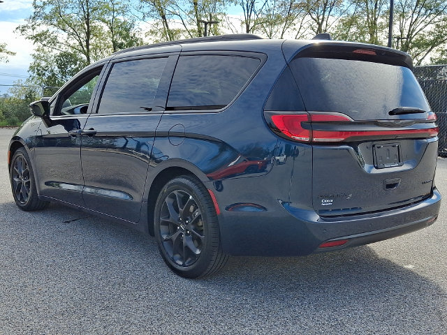 Used 2025 Chrysler Pacifica Limited FWD image 7