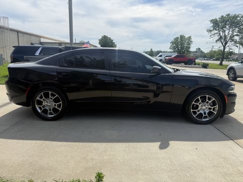 Used 2015 Dodge Charger SE w/ Power Sunroof Group AWD/4WD image 8