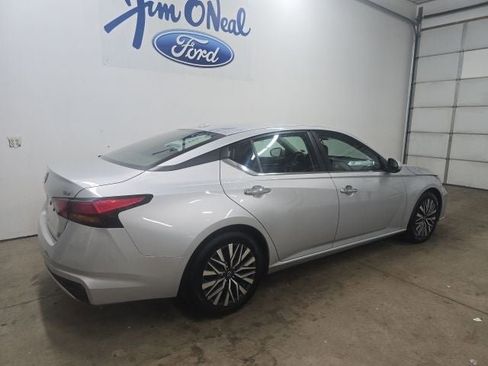 Used 2023 Nissan Altima 2.5 SV FWD image 9