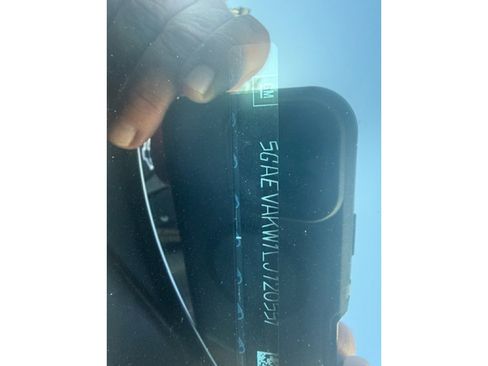 Used 2020 Buick Enclave Essence image 3