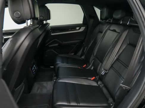 Certified 2024 Porsche Cayenne AWD/4WD image 17