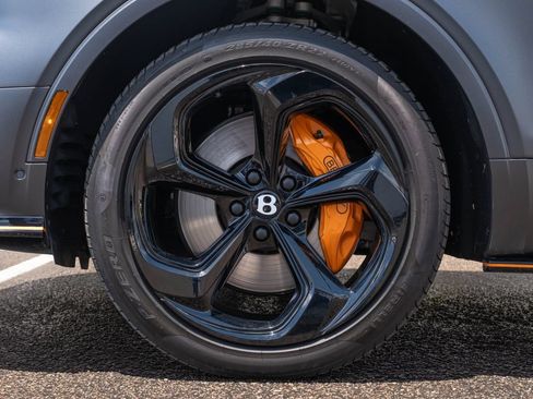 Used 2025 Bentley Bentayga AWD/4WD image 6