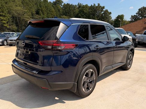 Used 2024 Nissan Rogue SV w/ SV Premium Package FWD image 16