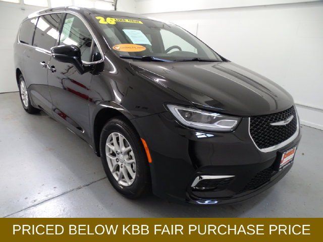 Certified 2026 Chrysler Pacifica Select FWD image 1