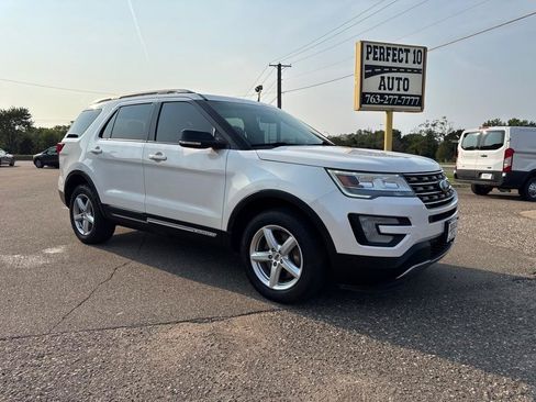 Used 2016 Ford Explorer XLT w/ Equipment Group 201A AWD/4WD image 2