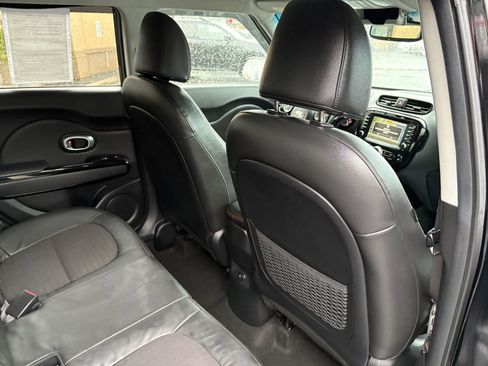 Used 2017 Kia Soul ! w/ Tech Package FWD image 23