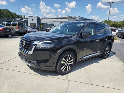 Certified 2024 Nissan Pathfinder Platinum w/ Cargo Package image 10