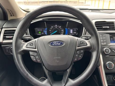 Used 2018 Ford Fusion SE FWD image 21