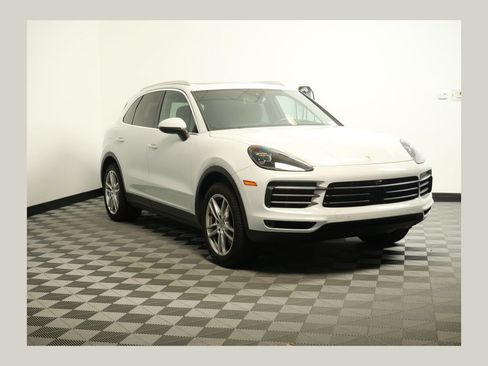 Used 2023 Porsche Cayenne AWD/4WD image 1
