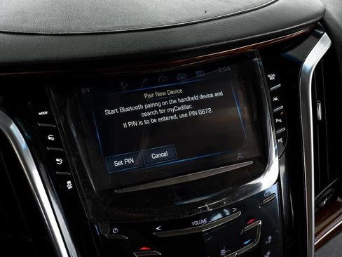 Used 2019 Cadillac Escalade Luxury AWD/4WD image 32