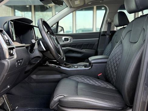 Used 2023 Kia Sorento SX Prestige image 11