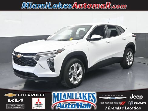 Used 2025 Chevrolet Trax LS w/ LS Convenience Package FWD image 1
