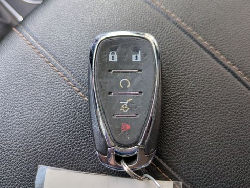 Used 2021 Chevrolet Traverse RS image 27