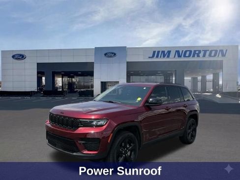 Used 2025 Jeep Grand Cherokee Altitude AWD/4WD image 9