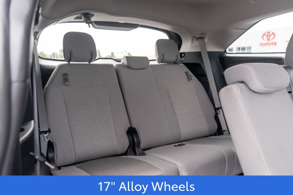 Used 2025 Toyota Sienna LE FWD image 14