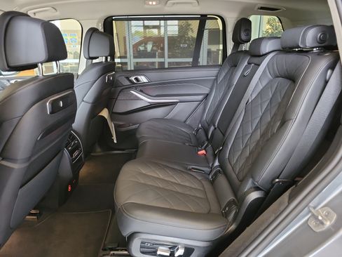 Used 2025 BMW X7 xDrive40i AWD/4WD image 16