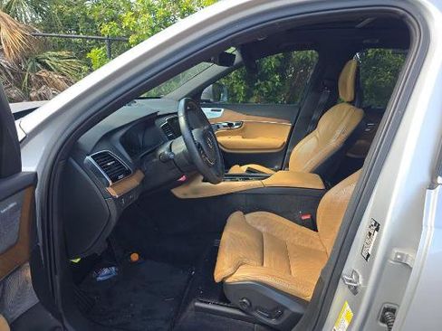 Used 2017 Volvo XC90 T6 Inscription w/ Vision Package image 3