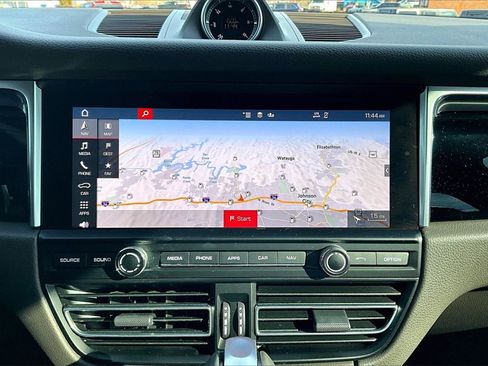 Used 2021 Porsche Macan image 31