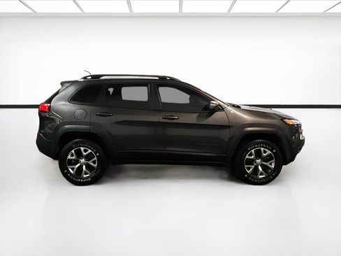 Used 2018 Jeep Cherokee Trailhawk AWD/4WD image 24