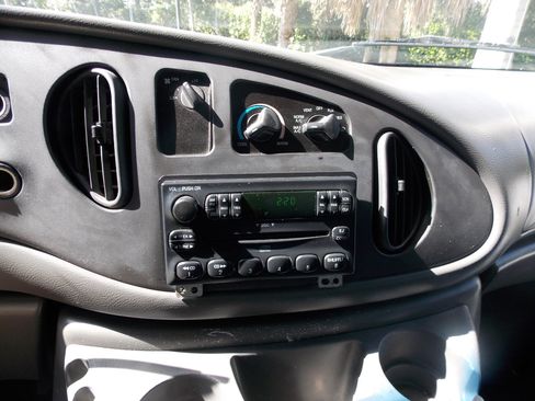 Used 2003 Ford E-350 and Econoline 350 Super Duty image 15