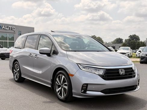 Used 2023 Honda Odyssey Touring image 6
