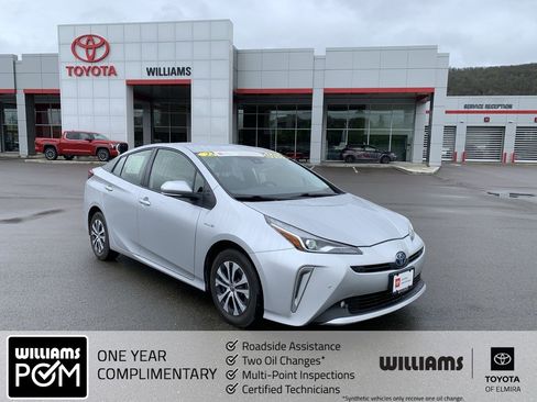 Certified 2022 Toyota Prius LE AWD/4WD image 1