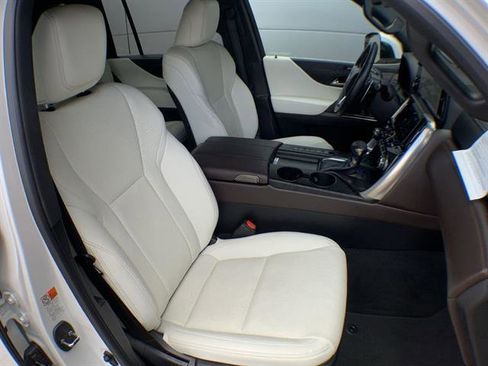 Used 2024 Lexus LX 600 4WD w/ Luxury Package image 26