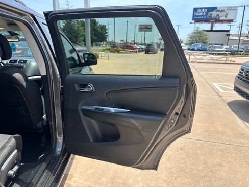 Used 2019 Dodge Journey SE w/ Premium Group FWD image 16