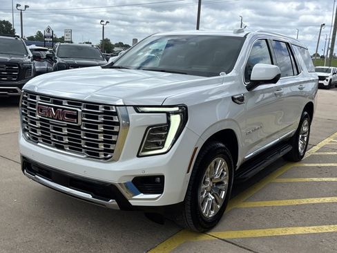 Used 2025 GMC Yukon Denali RWD image 12
