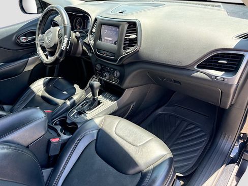 Used 2019 Jeep Cherokee Latitude Plus FWD image 12