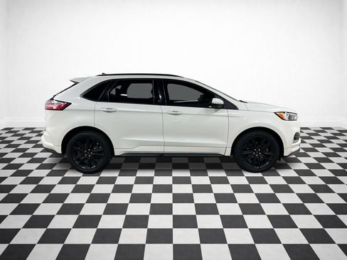 Used 2020 Ford Edge ST-Line w/ Cold Weather Package AWD/4WD image 2