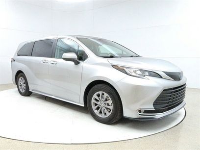 Used 2022 Toyota Sienna XLE