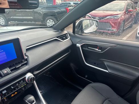 Used 2024 Toyota RAV4 SE w/ Convenience Package image 31