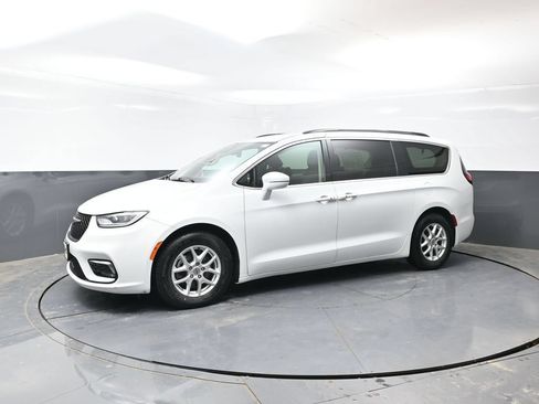 Used 2022 Chrysler Pacifica Touring-L FWD image 7