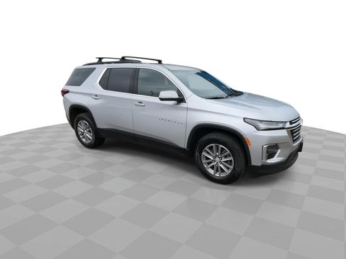 Certified 2022 Chevrolet Traverse LT image 3