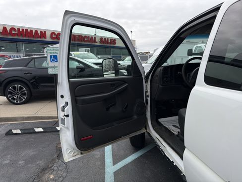 Used 2007 Chevrolet Silverado 3500 2WD Extended Cab w/ Heavy-Duty Power Package image 10