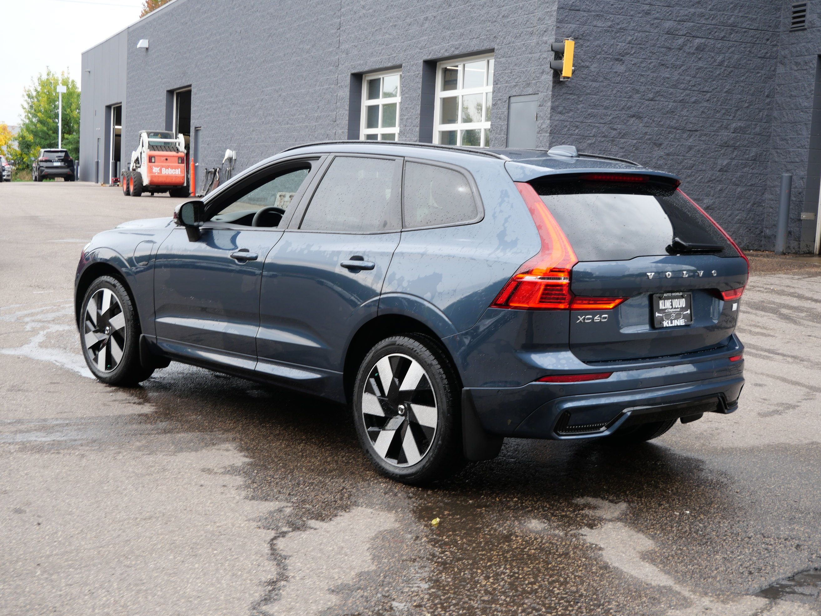 Certified 2024 Volvo XC60 T8 Plus w/ Climate Package AWD/4WD image 8