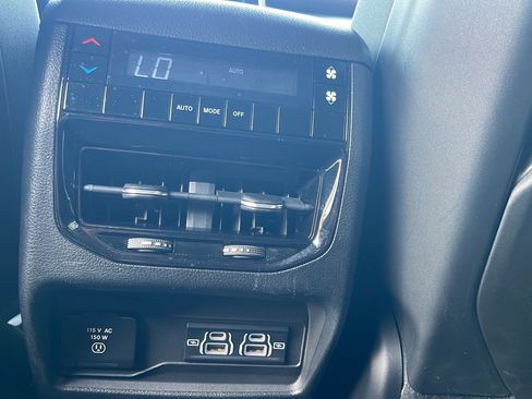 Used 2022 Jeep Grand Cherokee L Laredo w/ Luxury Tech Group I AWD/4WD image 25