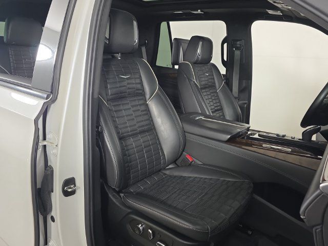 Used 2022 Cadillac Escalade Sport Platinum w/ LPO, ONYX Package AWD/4WD image 33