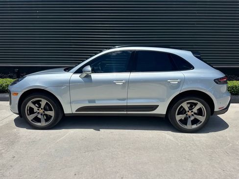Certified 2023 Porsche Macan AWD/4WD image 2