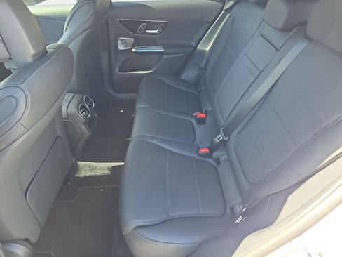 Used 2025 Mercedes-Benz GLC 300 4MATIC image 14